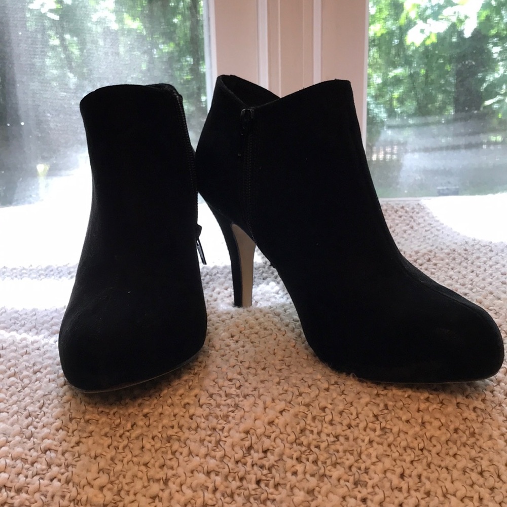 Madden Girl Black Booties (Size 7)